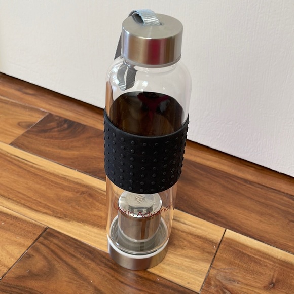 Glass water bottle with infuser - Picture 1 of 4